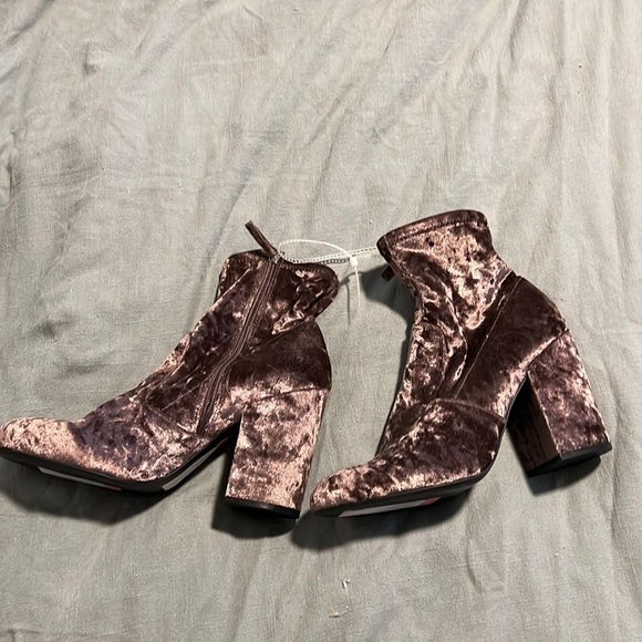 Stv Mdn Velvet Booties - Picture 1 of 3